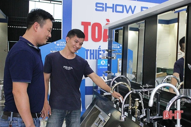 Thị trường vật liệu xây dựng “đắt” khách dịp cuối năm