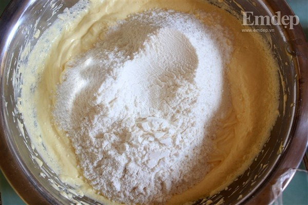 Mẹ khéo tay làm bánh quy bơ vị quế giòn tan cho bé ngày cuối tuần