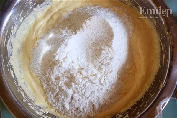 Mẹ khéo tay làm bánh quy bơ vị quế giòn tan cho bé ngày cuối tuần