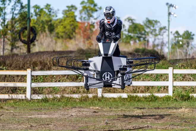 Cảnh sát Dubai tập sử dụng xe bay để bắt tội phạm