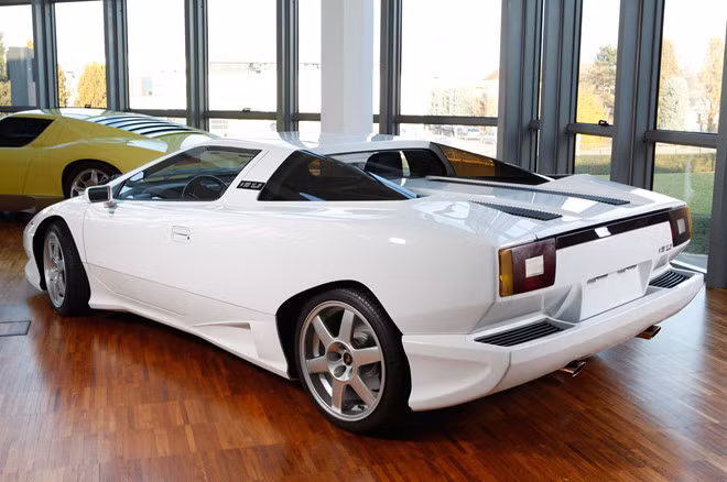 Những mẫu xe lừng danh có số phận thay đổi ở phút chót