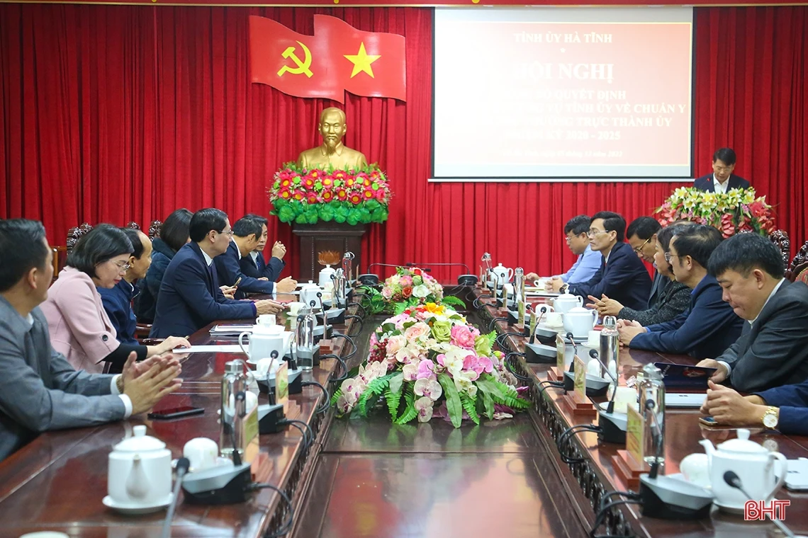 Công bố quyết định chuẩn y Phó Bí thư Thường trực Thành ủy Hà Tĩnh