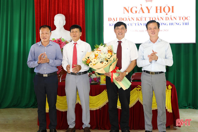 Phó Chủ tịch UBND tỉnh Trần Báu Hà và lãnh đạo Ủy ban MTTQ tỉnh... bqbht_br_ag7a4760.jpg