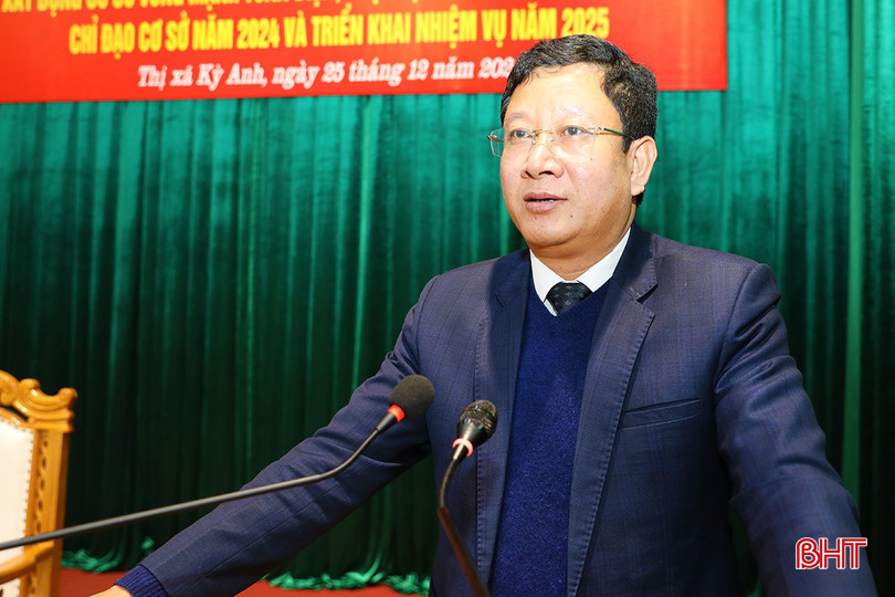 Phó Bí thư Thường trực Thị uỷ Nguyễn Huy Trọng báo cáo tổng kết công tác xây dựng đảng, hệ thống chính trị năm 2024. Phó Bí thư Thường trực Thị uỷ Nguyễn Huy Trọng báo cáo tổng kết công tác xây dựng đảng, hệ thống chính trị năm 2024.