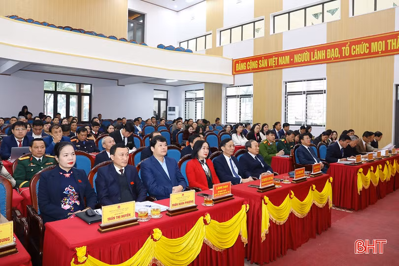 Các đại biểu tham dự Kỳ họp thứ XIX, HĐND TX Kỳ Anh.