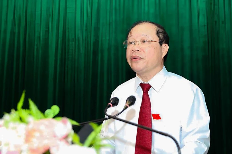 Bí thư Thị uỷ - Chủ tịch HĐND thị xã Nguyễn Hoài Sơn khai mạc kỳ họp.