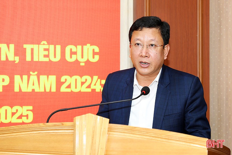 Phó Bí thư Thường trực Thị uỷ Nguyễn Huy Trọng báo cáo công tác nội chính, phòng chống tham nhũng, tiêu cực và hoạt động của Ban chỉ đạo cải cách tư pháp năm 2024, triển khai nhiệm vụ năm 2025. bqbht_br_ag7a6782.jpg