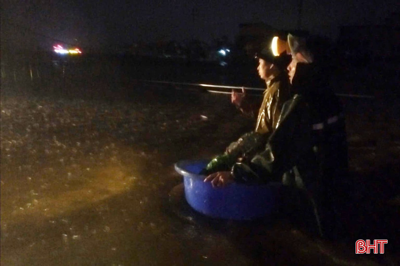 Tại dọc đường tuyến kè Sông Trí, nước dâng cao ngập gần 1m. bqbht_br_571687567-1211551604355286-2950652847215075645-n.jpg