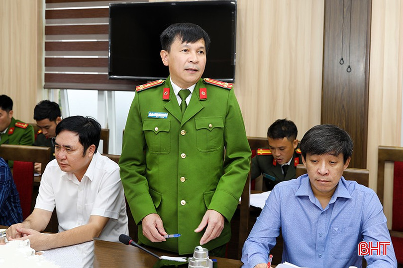 Thượng tá Trần Bình Nghĩa - Trưởng Công an TX Kỳ Anh báo các nội dung liên quan đến Báo cáo chính trị Đại hội Đảng bộ Công an thị xã lần thứ III, nhiệm kỳ 2025 - 2030. bqbht_br_ag7a6246.jpg