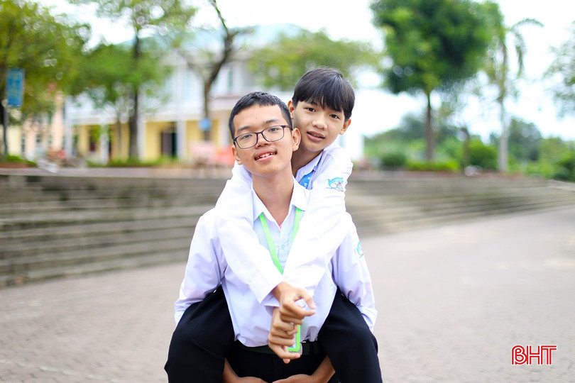 Nhật Hào cũng đã trở thành "đôi chân" của Hưng trong suốt hơn 2 năm qua. ag7a3347-5037.jpg