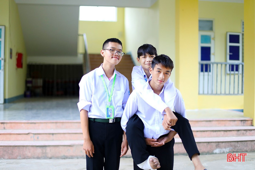 Tình bạn của 3 nam sinh khiến nhiều người xúc động và ngưỡng mộ. ag7a3287-3919.jpg