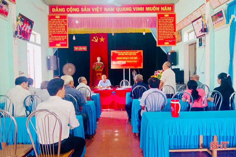 Chi bộ Tổ dân phố Liên Phú là một trong những điểm sáng trong việc giữ vững nền nếp sinh hoạt và đổi mới nội dung lãnh đạo sau khi sáp nhập địa giới hành chính. bqbht_br_z7146073709624-dc6cadd385934e50bcdbd858813a1fe9.jpg
