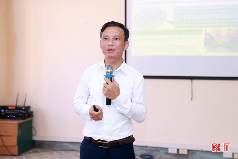 តំណាងមន្ទីរធានារ៉ាប់រងសង្គមខេត្តបានលើកឡើងពីចំណុចថ្មីនៃច្បាប់ស្តីពីការធានារ៉ាប់រងសង្គម និងធានារ៉ាប់រងសុខភាព។ bqbht_br_img-3524.jpg