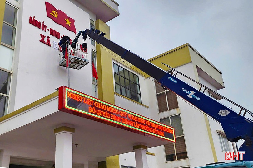 Biển bảng tại trụ sở hành chính của Kỳ Nam đã được thay mới. bqbht_br_kn-3.jpg