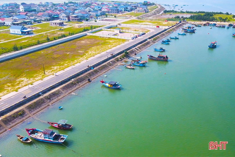 Hạ tầng dịch vụ hậu cần nghề cá tại Khu neo đậu tránh trú bão Cửa Khẩu - Kỳ Hà. bqbht_br_146d2205303t71312l0.jpg