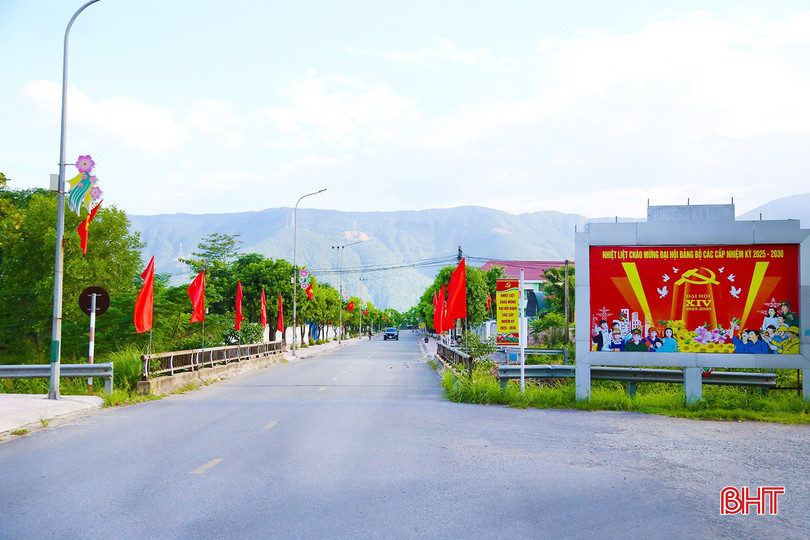 Tuyến đường trục chính vào Đảng uỷ phường Vũng Áng. bqbht_br_img-1034.jpg