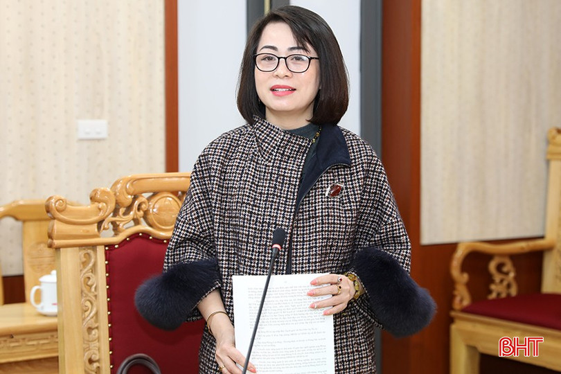 Phó trưởng Ban Tổ chức Tỉnh uỷ Phan Thị Tố Hoa: TX Kỳ Anh cần tập trung rà soát, xây dựng đề án sắp xếp tinh gọn bộ máy phù hợp với thực tiễn, hoạt động hiệu lực, hiệu quả từ thị xã đến cơ sở, đồng thời có lộ trình tinh giản biên chế phù hợp. bqbht_br_ag7a6888.jpg