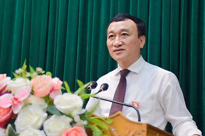 Phó Chủ tịch UBND thị xã Kỳ Anh Trần Xuân Phượng báo cáo tóm tắt tình hình hình KT-XH, QP-AN 6 tháng đầu năm; phương hướng, mục tiêu, nhiệm vụ và giải pháp phát triển 6 tháng cuối năm 2024.