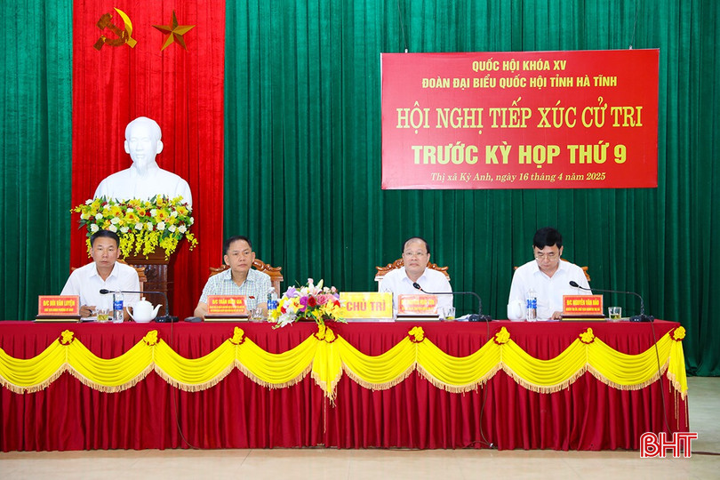Phó Trưởng đoàn chuyên trách Đoàn ĐBQH tỉnh Trần Đình Gia và lãnh đạo thị xã Kỳ Anh, phường Kỳ Nam chủ trì hội nghị. bqbht_br_ag7a4061.jpg