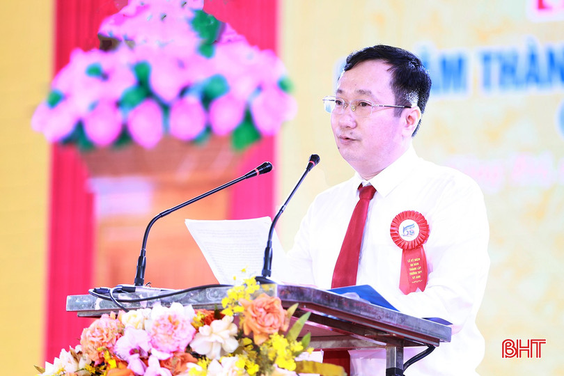 Phó Giám đốc Sở Giáo dục Nguyễn Ngọc Lê Nam phát biểu tại buổi lễ.