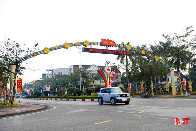 Hệ thống đèn điện trang trí tại khu trung tâm hành chính thị xã Kỳ Anh đã được hoàn thiện. bqbht_br_ag7a8041.jpg