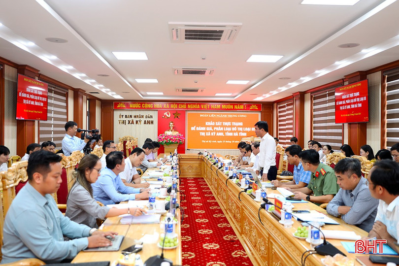 Các đại biểu tham dự buổi làm việc. tx3-2572-1985.jpg