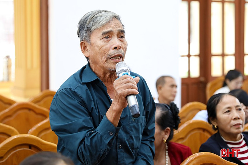 Cử tri Hoàng Ngọc Mân ở TDP Hồng Hải, phường Kỳ Phương kiến nghị các vấn đề liên quan đến vướng mắc trong lĩnh vực đất đai. Cử tri Hoàng Ngọc Mân ở TDP Hồng Hải, phường Kỳ Phương kiến nghị các vấn đề liên quan đến vướng mắc trong lĩnh vực đất đai.
