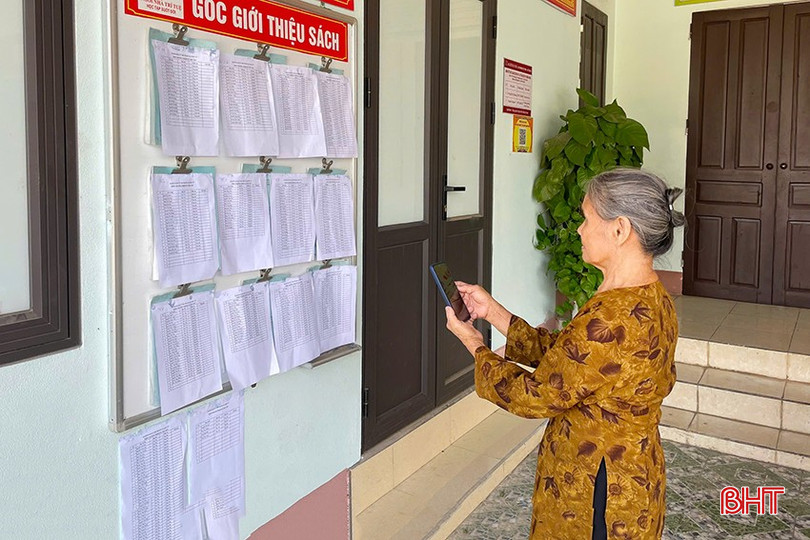Tỷ lệ người dùng điện thoại thông minh ở thôn Hoa Tân đạt hơn 90%. thon-thong-minh-sua-7067.jpg
