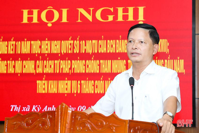 Phó Trưởng ban Nội Chính Tỉnh uỷ Hoàng Văn Quảng phát biểu tại hội nghị. AG7A8477.jpg