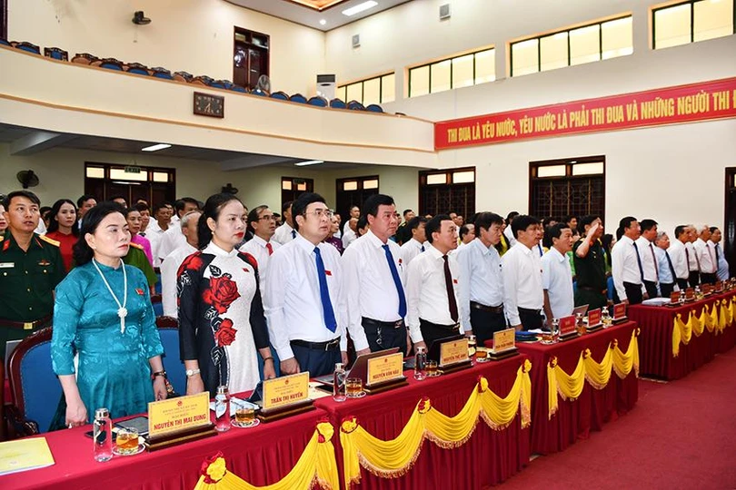 Đại biểu tham dự kỳ họp.