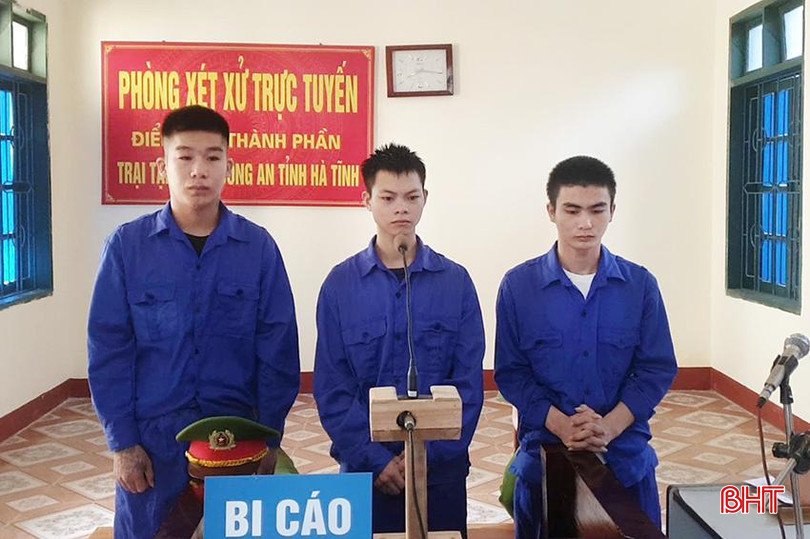 Từ trái sang phải: Lê Anh Kiệt, Hoàng Đình Phê và Dương Thanh Hiệu tại Trại tạm giam Công an tỉnh. z5770354231422_2b374c57954a19b54936798e1943346b.jpg