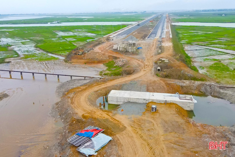 Khoảng 3.700m2 đất nông nghiệp cần sớm tập trung gỡ khó GPMB để hoàn thành Dự án đường từ QL12C đi Khu liên hợp Gang thép Formosa. bqbht_br_dji-0053.jpg