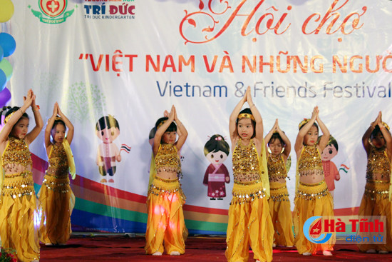 hoi cho am thuc viet nam va nhung nguoi ban