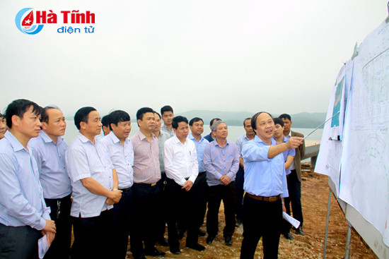 day nhanh tien do xay dung duong vao den tho tong bi thu le duan