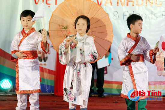 hoi cho am thuc viet nam va nhung nguoi ban