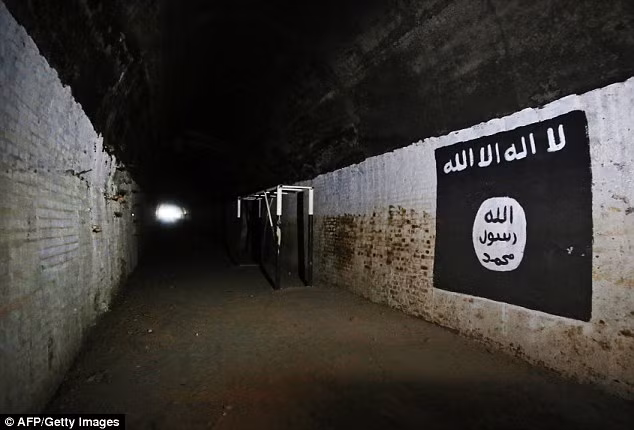 photo muc so thi lo dao tao is duoi long dat o mosul