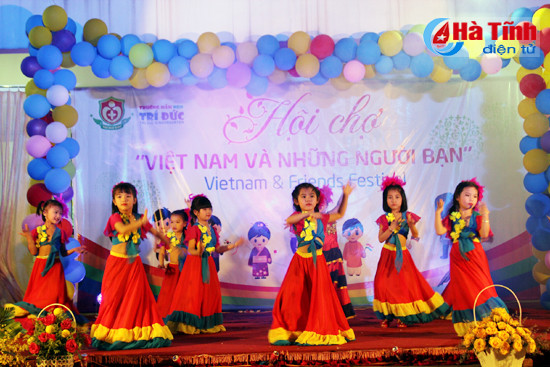 hoi cho am thuc viet nam va nhung nguoi ban