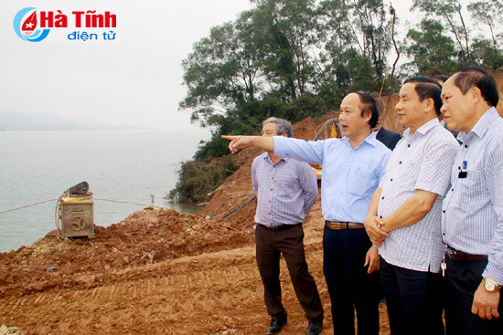 day nhanh tien do xay dung duong vao den tho tong bi thu le duan