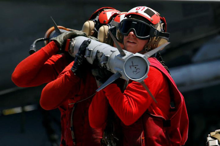 can canh boong tau san bay my carl vinson tuan tra o bien dong