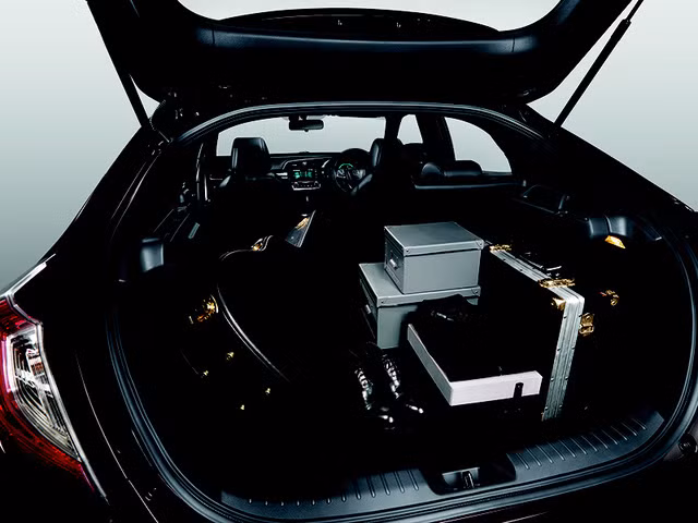 honda civic hatchback 2017 trinh lang tai dna voi gia 753 trieu