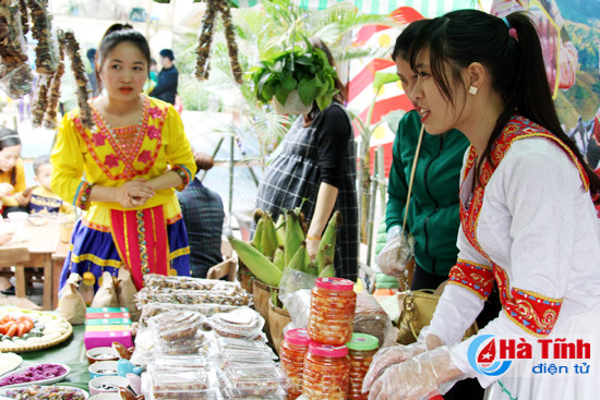 hoi cho am thuc viet nam va nhung nguoi ban