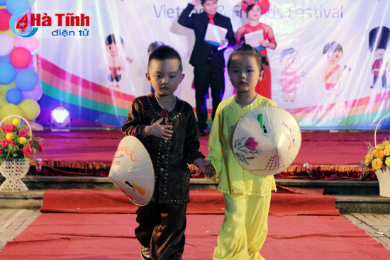 hoi cho am thuc viet nam va nhung nguoi ban