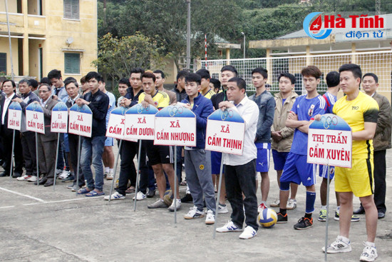 khoi tranh giai bong chuyen nam dai hoi tdtt huyen cam xuyen