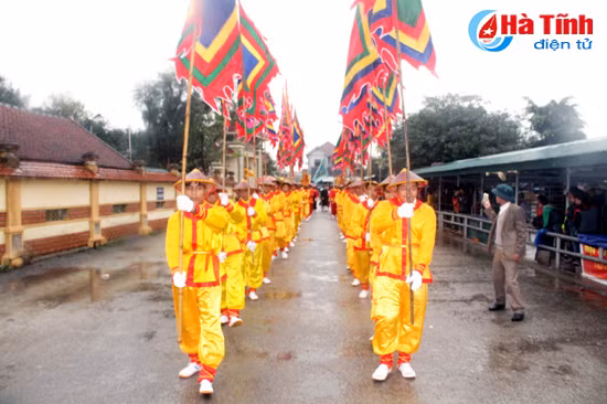 long trong le gio che thang phu nhan nguyen thi bich chau
