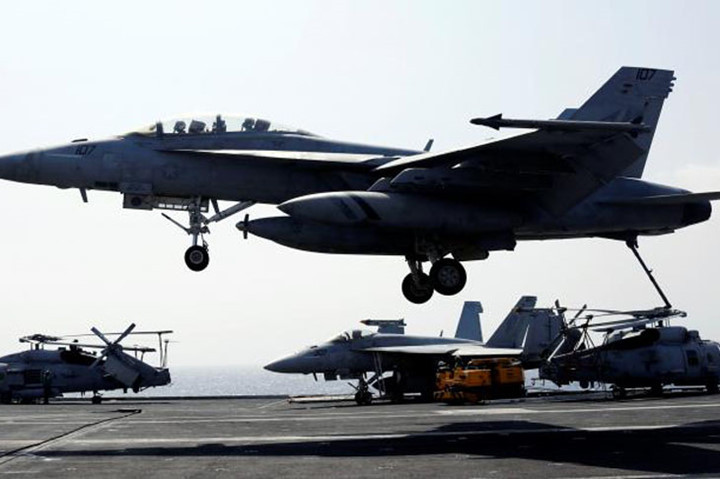 can canh boong tau san bay my carl vinson tuan tra o bien dong