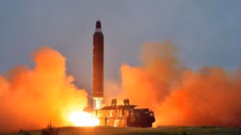 Triều Tiên liên tục tiến hành bắn tên lửa đạn đạo từ đầu năm 2017 bat luc voi trieu tien