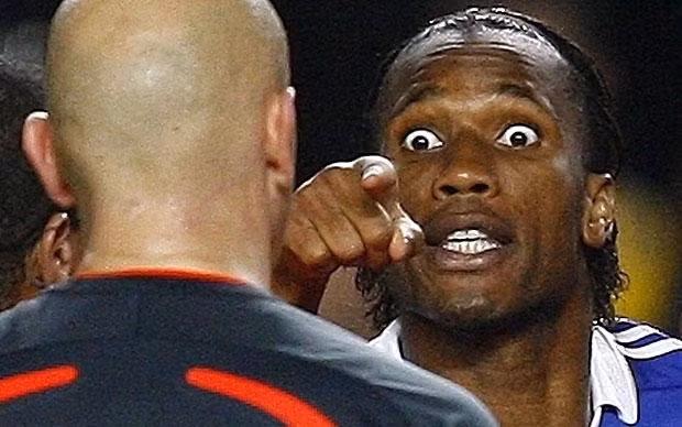 6 be boi dien hinh khien barca bi gan mac uefalona