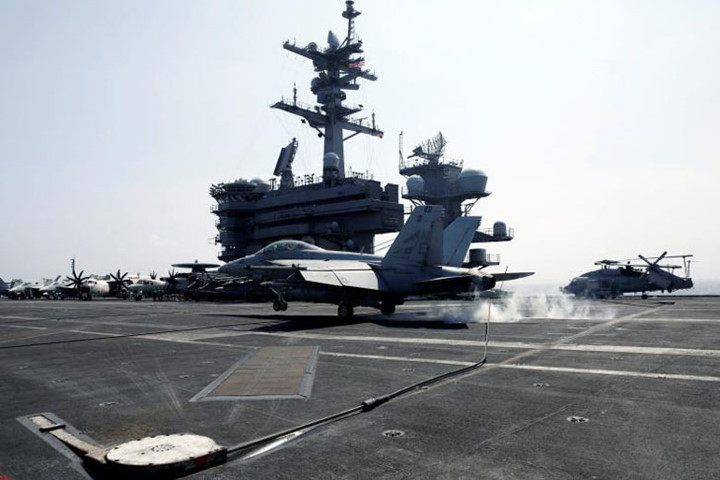 can canh boong tau san bay my carl vinson tuan tra o bien dong