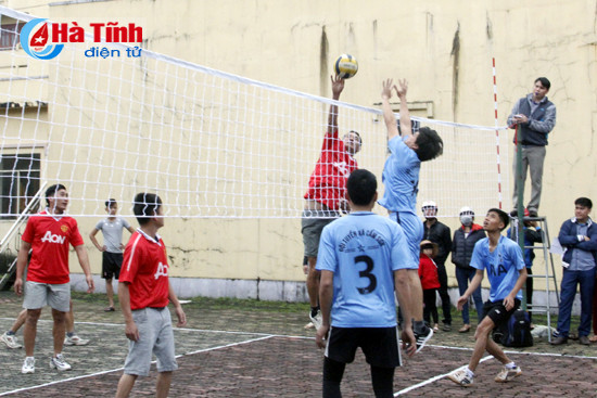 khoi tranh giai bong chuyen nam dai hoi tdtt huyen cam xuyen