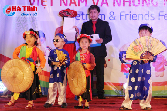 hoi cho am thuc viet nam va nhung nguoi ban